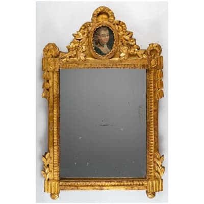 Miroir à fronton d’époque Louis XVI (1774 – 1793).