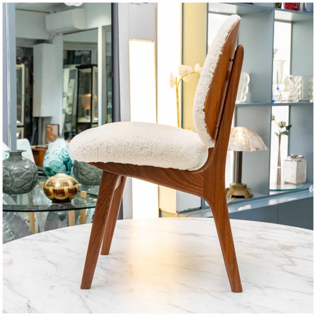 Ensemble de 6 chaises danoises en teck recouvertes de tissu en mouton bouclé. 9