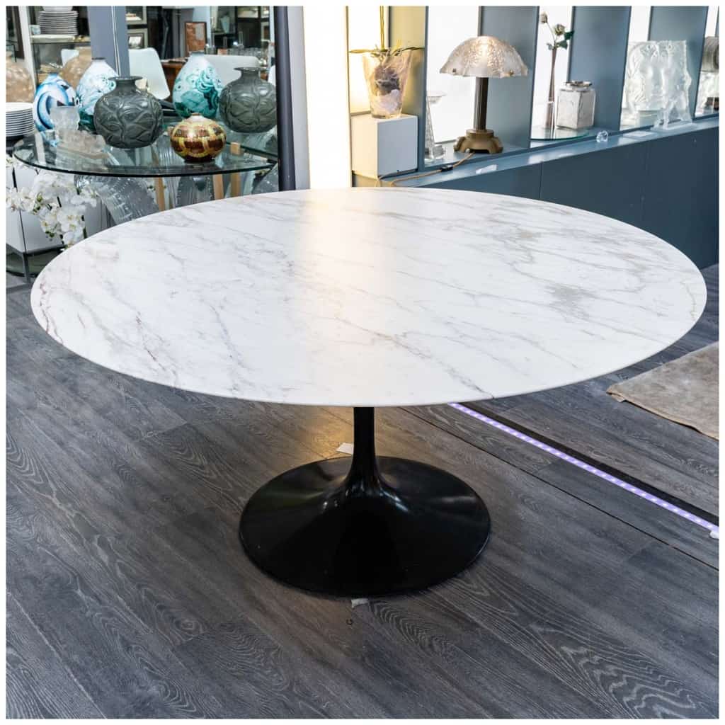 Knoll International et Eero Saarinen : Table à manger à plateau circulaire en marbre 4