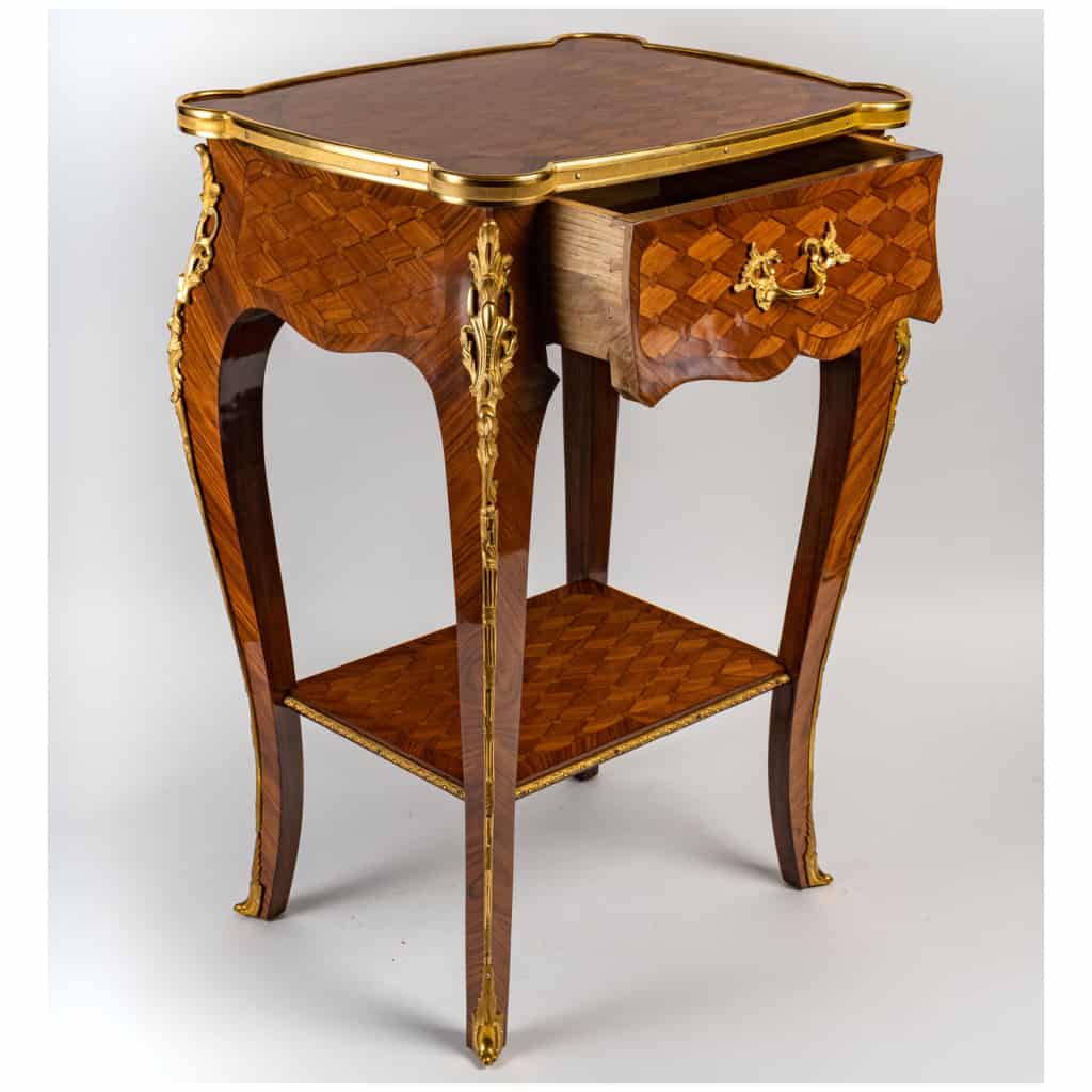 Paire de chevets de style Louis XV. 6