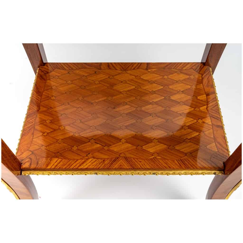 Paire de chevets de style Louis XV. 10