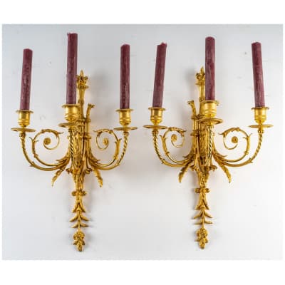 Paire d’appliques en bronze ciselé et doré Aux Trois Phénix par Ernest Mottheau vers le milieu du XIXème siècle