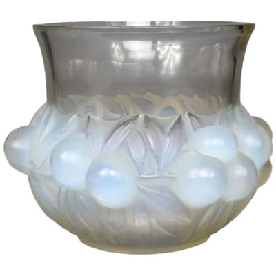 René Lalique : Vase « Prunes » Opalescent