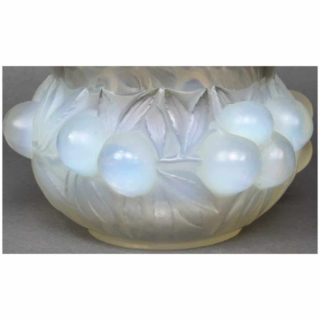 René Lalique : Vase « Prunes » Opalescent 5