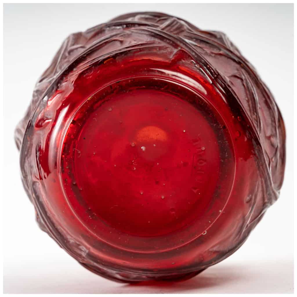 René Lalique: 1921 “Ronce” vase tinted red 7