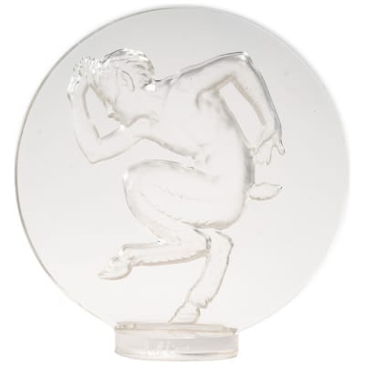 René Lalique : Cachet « Faune » en verre blanc moulé pressé