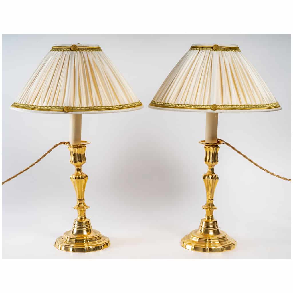 Paire de flambeaux XVIIIème siècle en bronze doré montés en lampes vers 1780 3