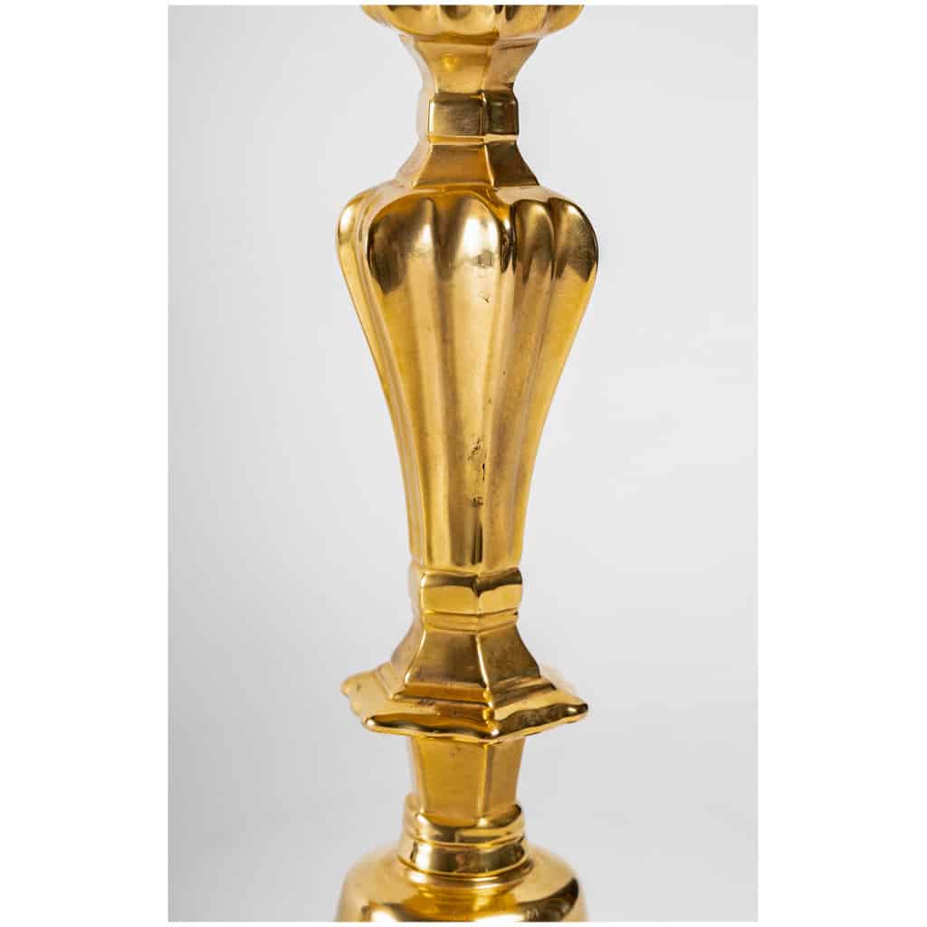 Paire de flambeaux XVIIIème siècle en bronze doré montés en lampes vers 1780 8