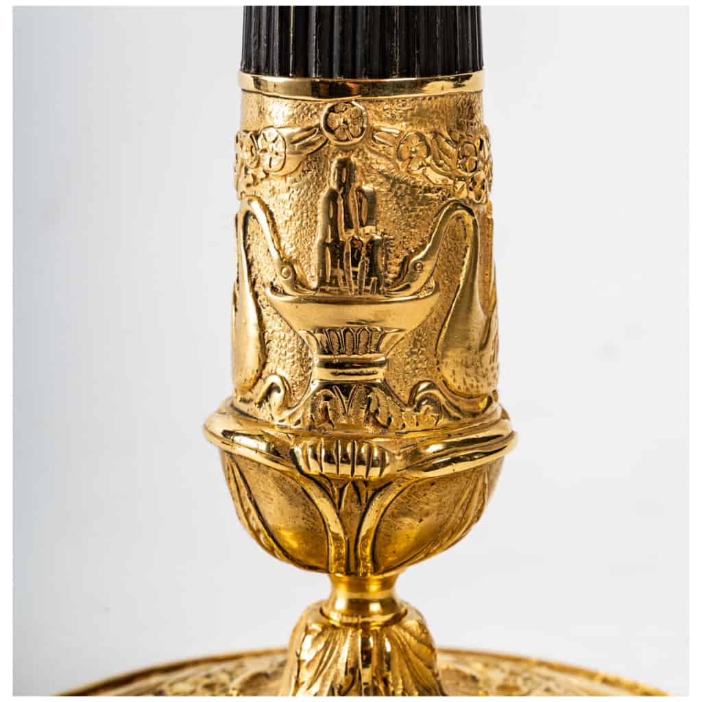 Paire de flambeaux montés en lampes en bronze doré à décor du Dieu Mercure époque Empire vers 1805-1810 9