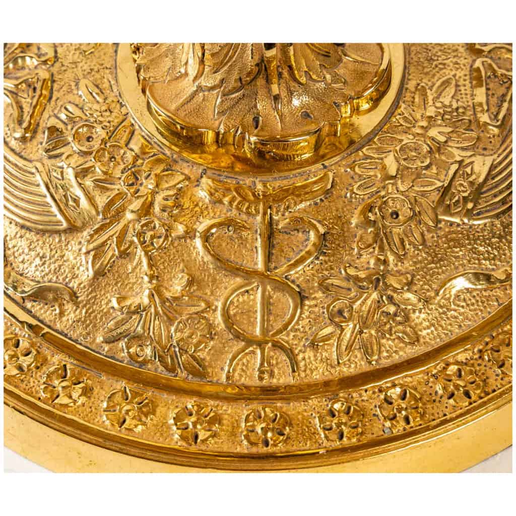 Paire de flambeaux montés en lampes en bronze doré à décor du Dieu Mercure époque Empire vers 1805-1810 10