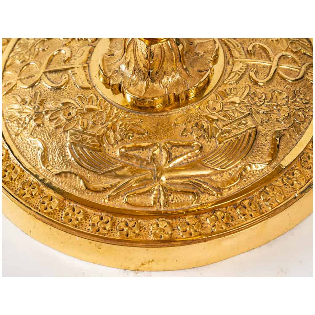 Paire de flambeaux montés en lampes en bronze doré à décor du Dieu Mercure époque Empire vers 1805-1810 11