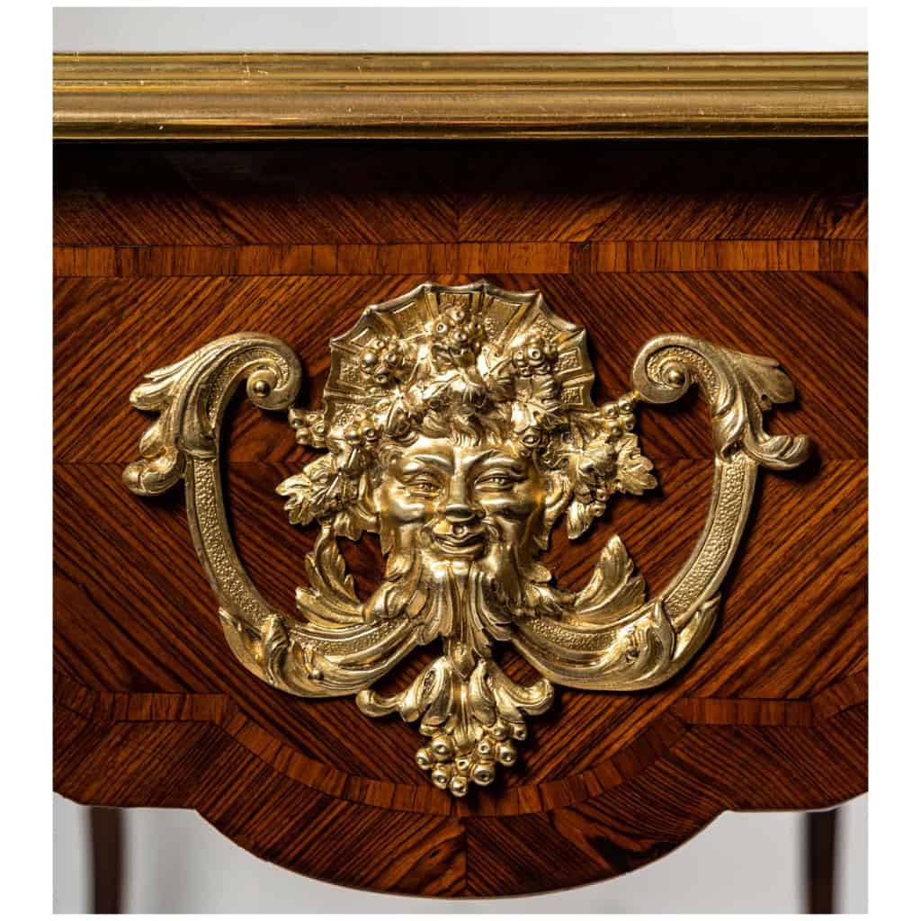 Bureau plat en bois de Violette et Amarante à décor de bronze doré époque Louis XV 8