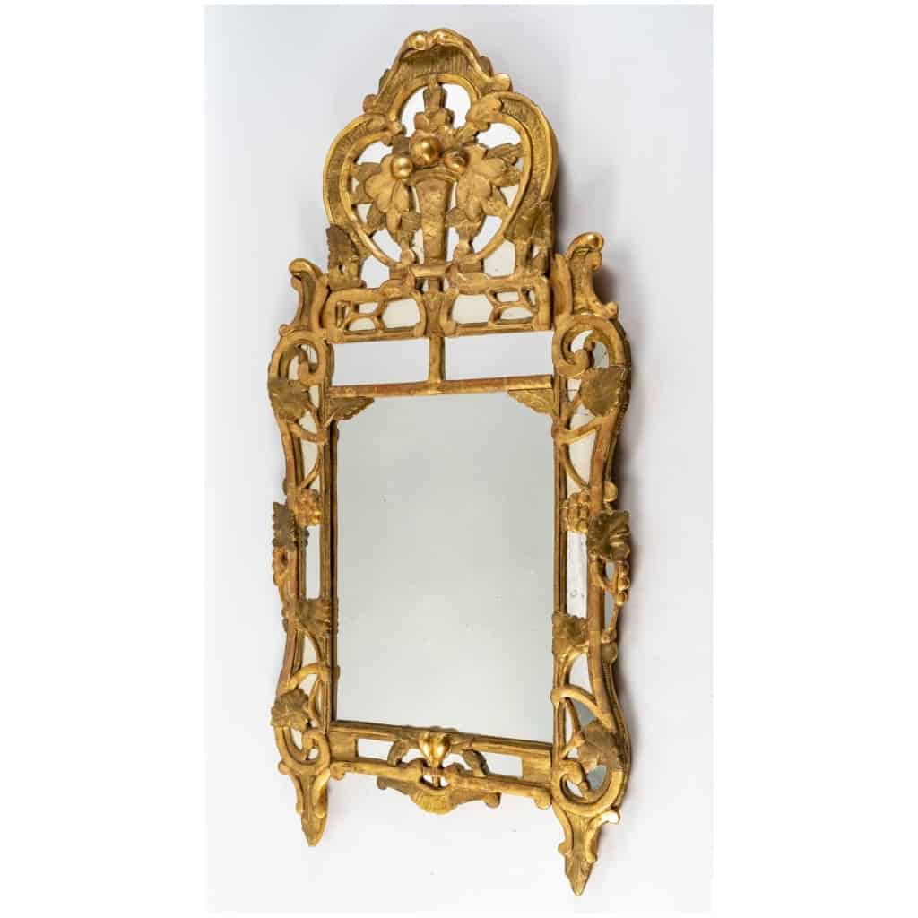 Large glazing beads mirror from the Louis XV period (1724 - 1774). 3