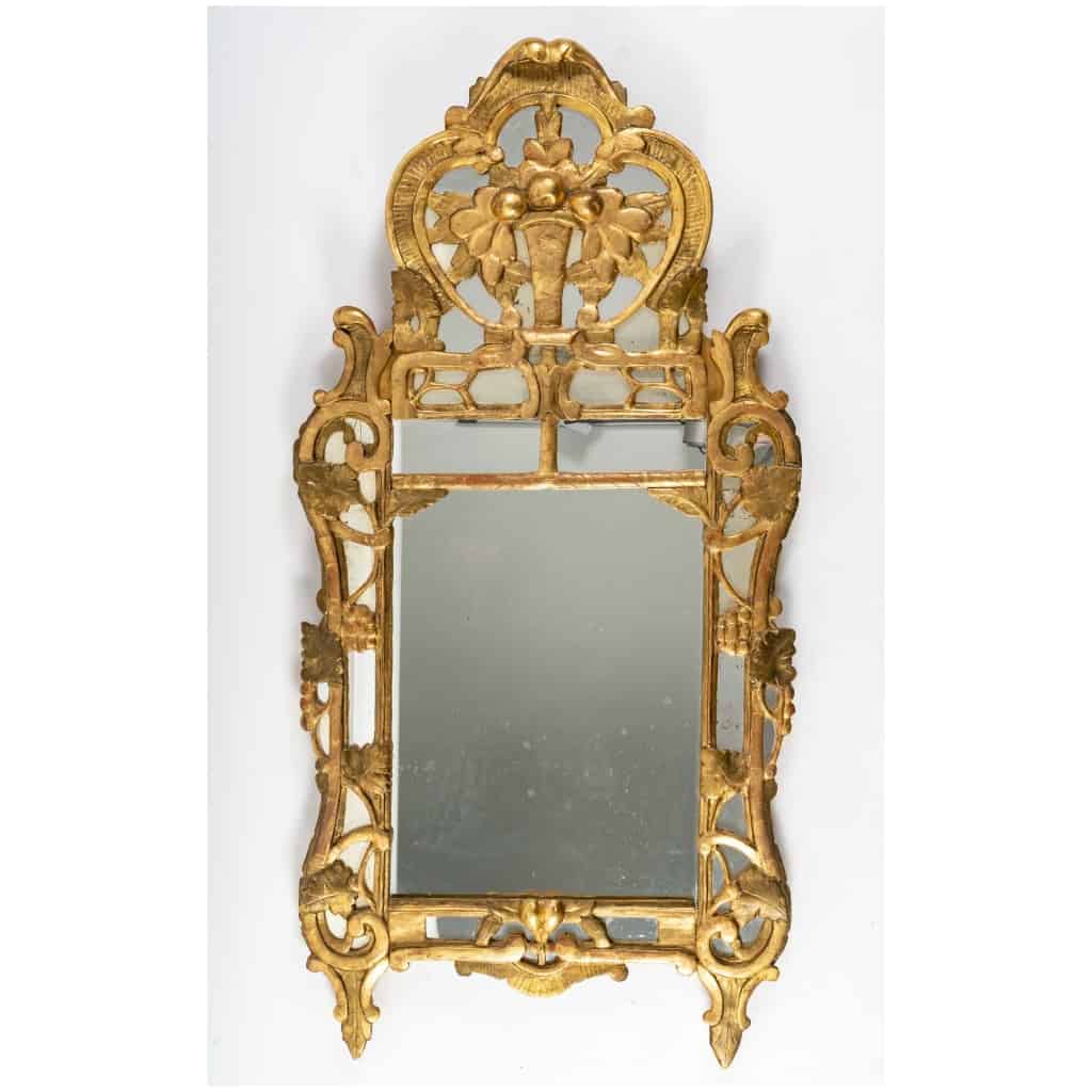 Large glazing beads mirror from the Louis XV period (1724 - 1774). 4