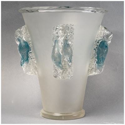 1942 René Lalique – Vase Saint Emilion Verre Blanc Patiné Bleu
