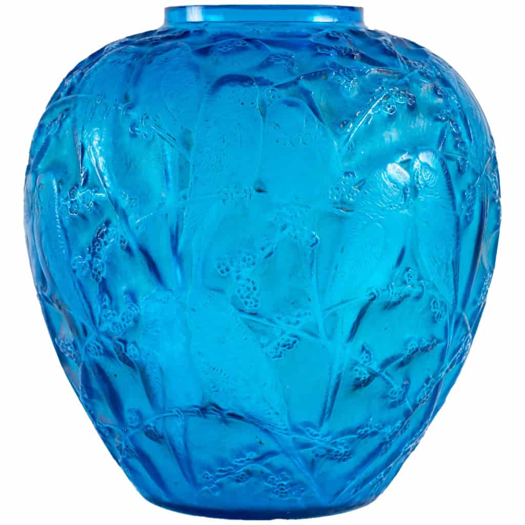 René Lalique (1860-1945) : Vase  » Perruches  » Verre Bleu 3