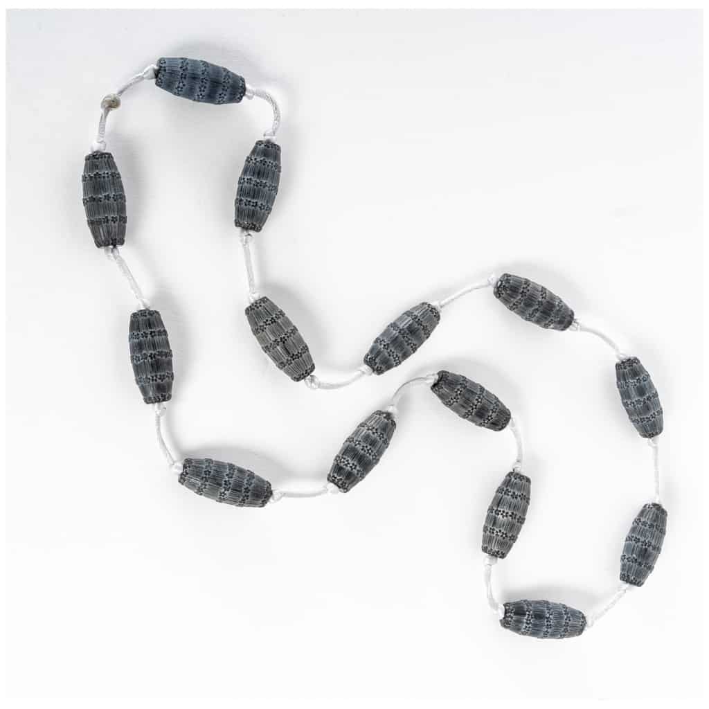 1920 René Lalique – Fleurettes Necklace Black Patinated White Glass 3