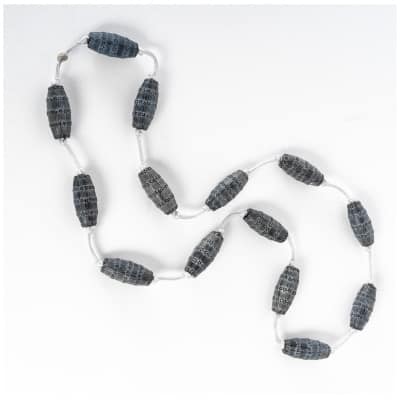 1920 René Lalique – Collier Fleurettes Verre Noir Patiné Blanc