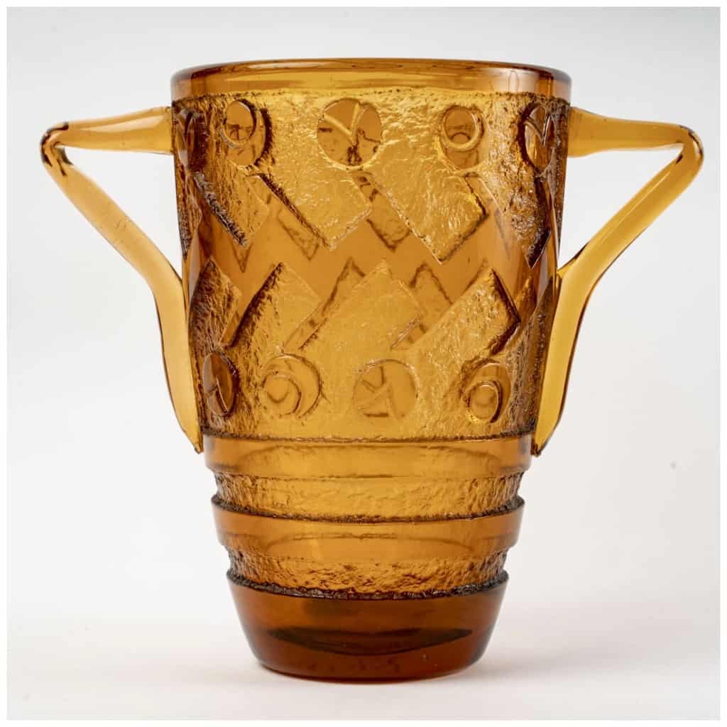1930 Daum Nancy – Vase Art Déco Géométrique à Anses Verre Orange Ambré Dégagé à l’Acide 8