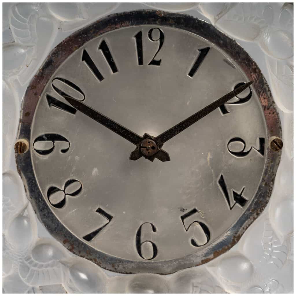 1931 René Lalique – Roitelets Pendulum White Glass Mechanical Movement Omega 4