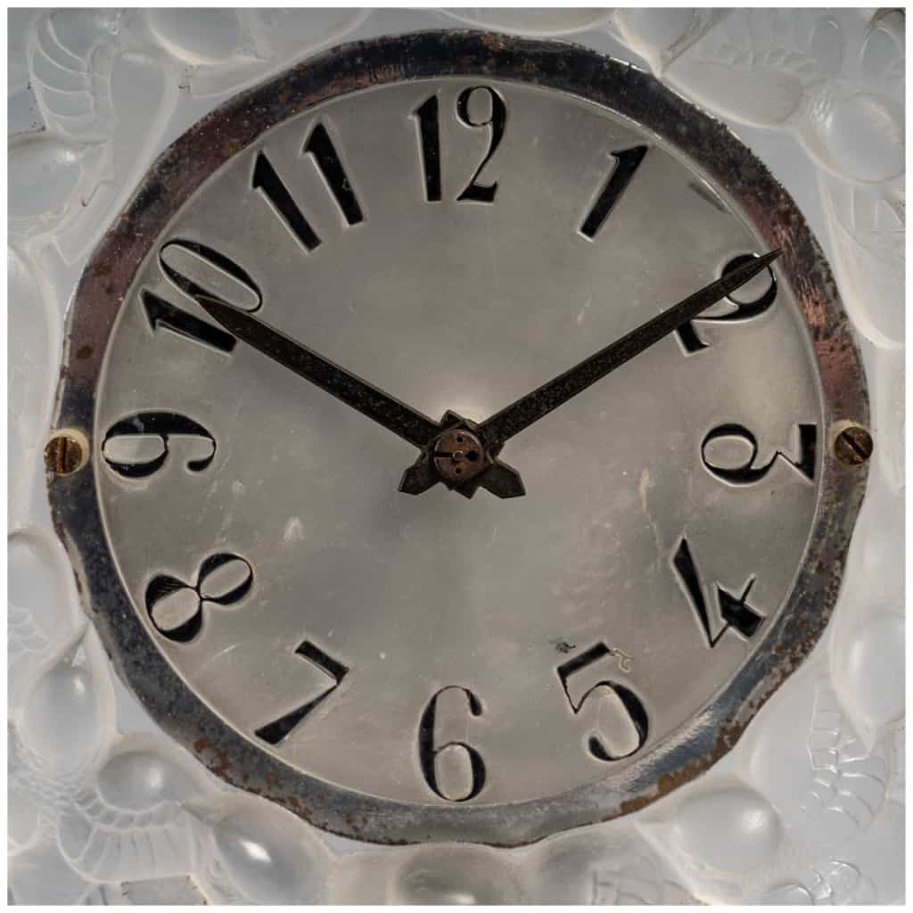 1931 René Lalique – Pendule Roitelets Verre Blanc Mouvement Mécanique Oméga 4