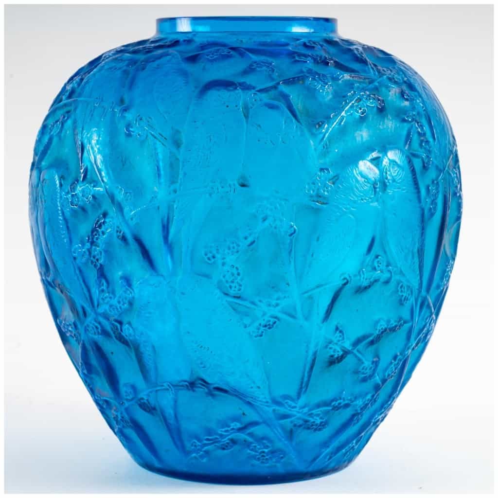 René Lalique (1860-1945) : Vase  » Perruches  » Verre Bleu 4