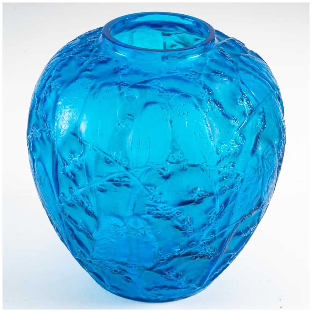 René Lalique (1860-1945) : Vase  » Perruches  » Verre Bleu 5