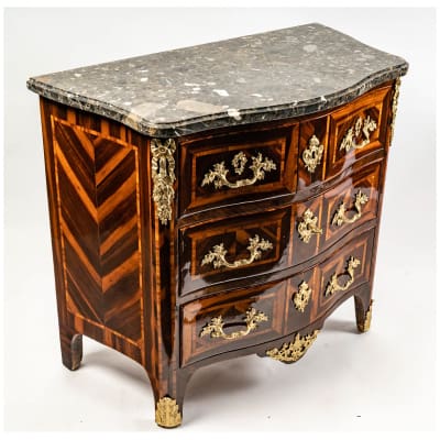 Bon Durand – Petite Commode en Satiné, bois de Rose et bois Violette époque Louis XV vers 1765