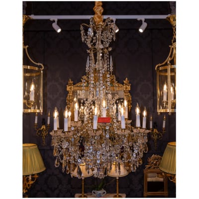 Important lustre en bronze doré de style Louis XVI à décor de cristal de Baccarat vers 1875-1880