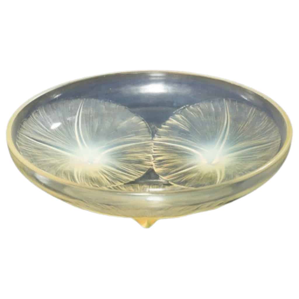 René LALIQUE (1860-1945): Opalescent "Volubilis" Cup. 3