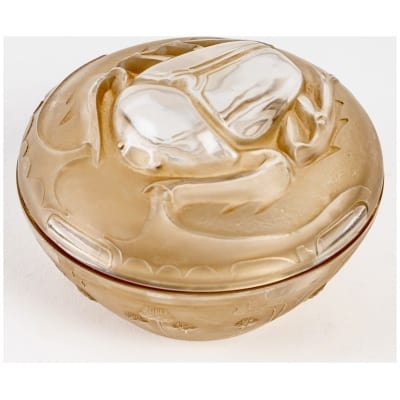 1909 René Lalique – Boite Scarabée Verre Blanc Patiné Sépia Pour Piver