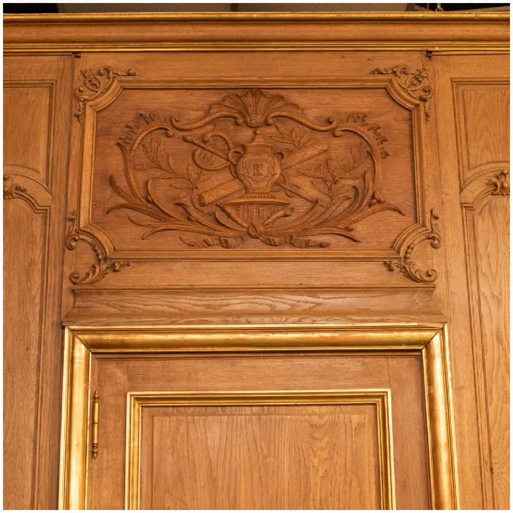 Louis XV style woodwork in blond oak and gold leaf, early 5th century