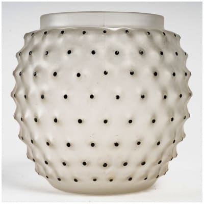 1933 René Lalique – Cactus Vase Original Black Enamelled White Glass