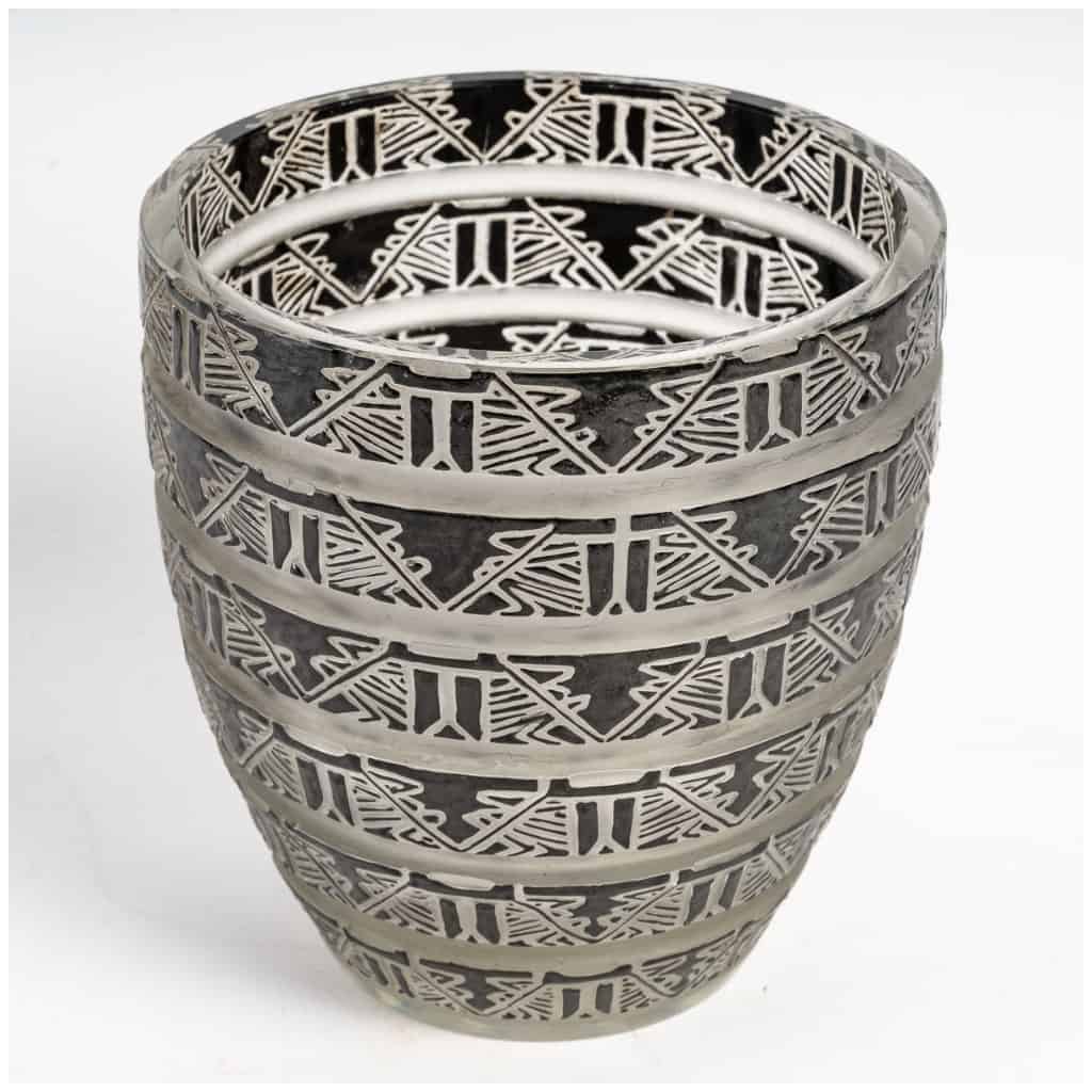 René Lalique: Vase “Lagamar” 1926 6
