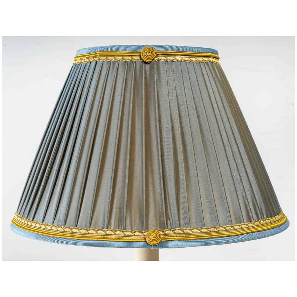 Paire de flambeaux en bronze ciselé et doré montés en lampes fin de l’époque Louis XVI 4