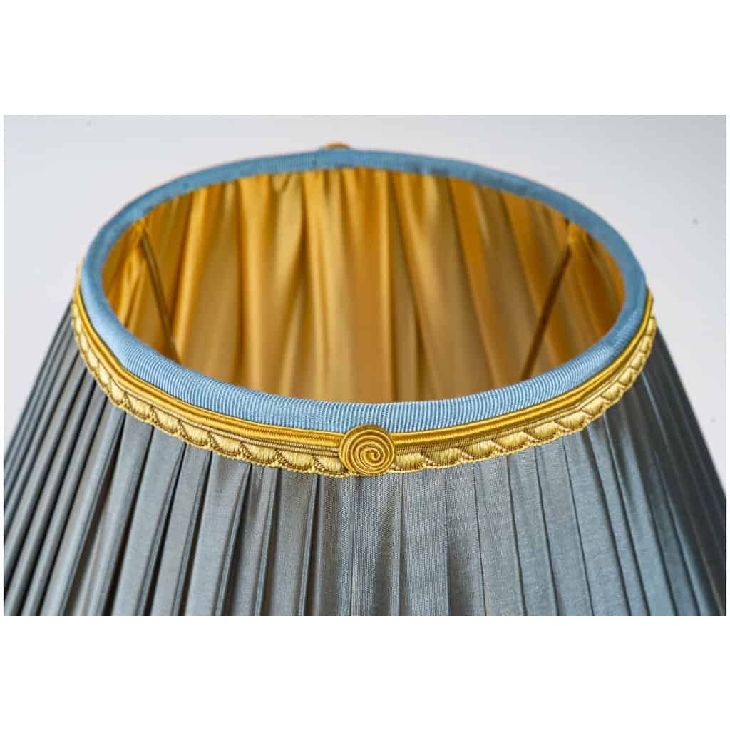 Paire de flambeaux en bronze ciselé et doré montés en lampes fin de l’époque Louis XVI 5