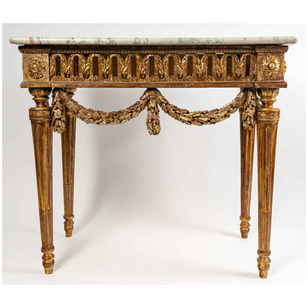 Console à traverses ajourées en bois sculpté et doré époque Louis XVI vers 1780 4