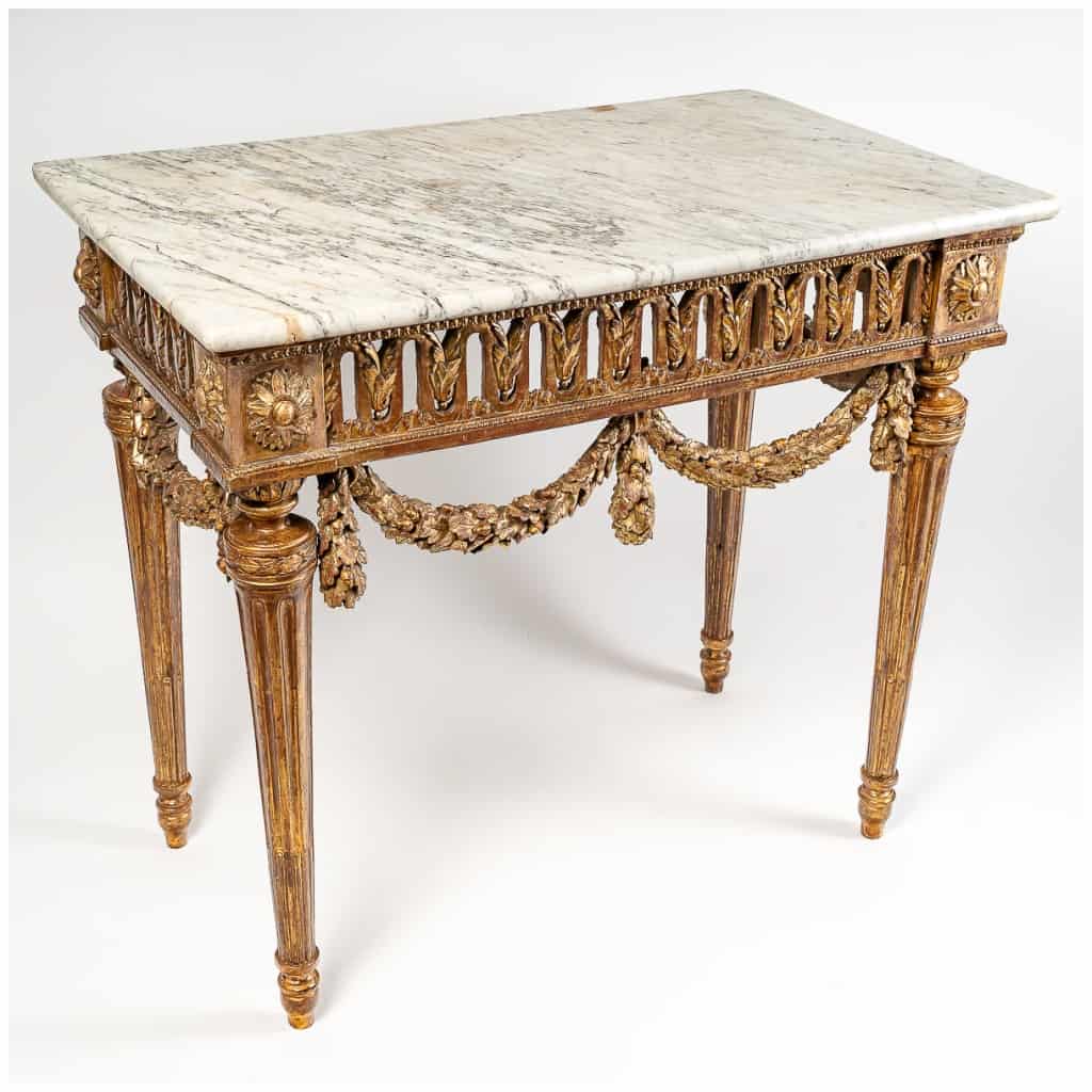 Console à traverses ajourées en bois sculpté et doré époque Louis XVI vers 1780 3