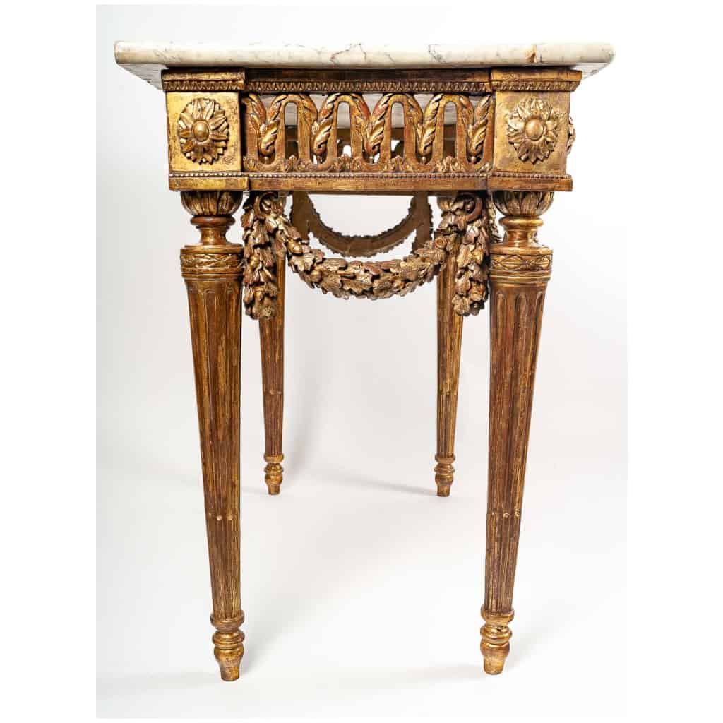 Console à traverses ajourées en bois sculpté et doré époque Louis XVI vers 1780 8