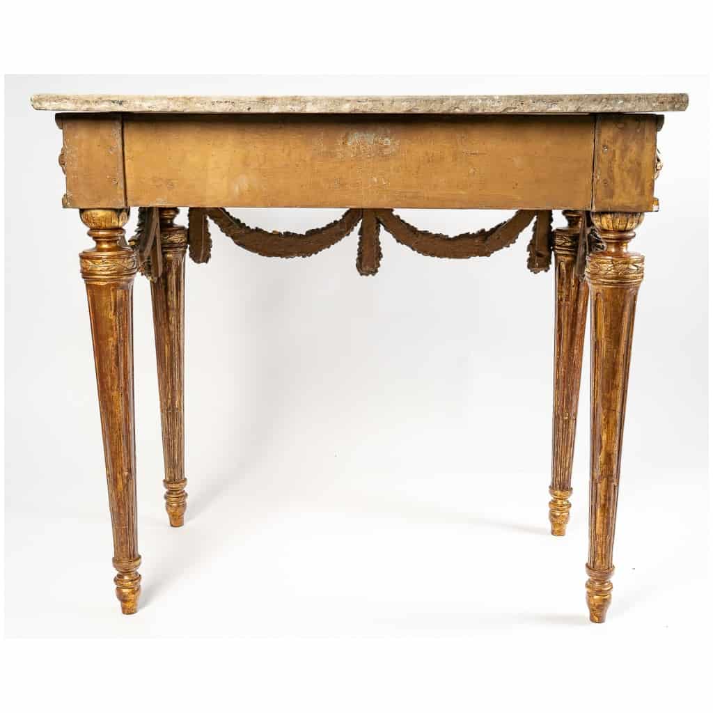 Console à traverses ajourées en bois sculpté et doré époque Louis XVI vers 1780 9