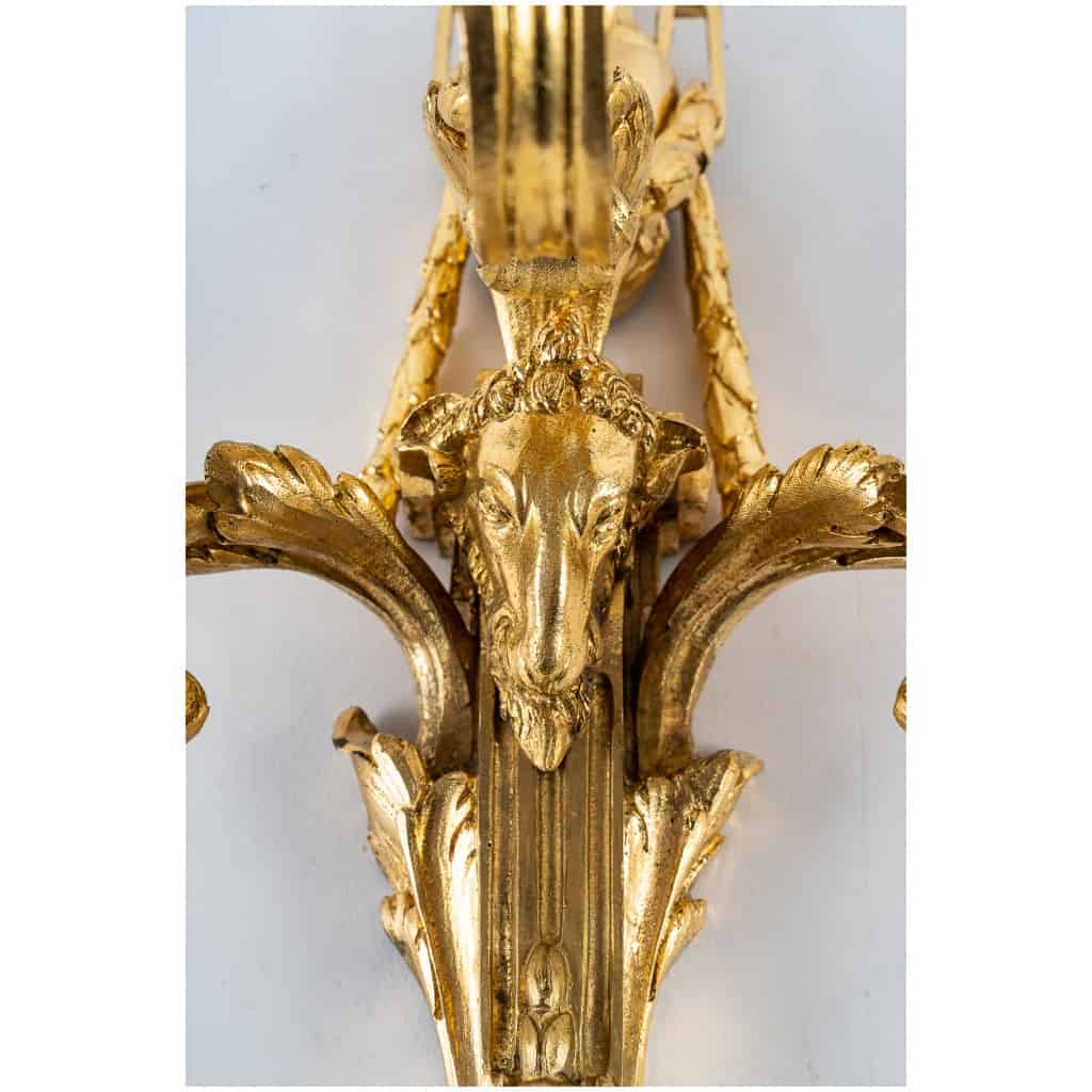 Paire d’appliques dites aux Béliers en bronzez ciselé et doré époque Louis XVI vers 1780 5