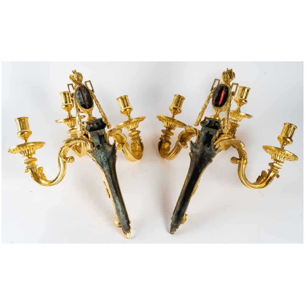 Paire d’appliques dites aux Béliers en bronzez ciselé et doré époque Louis XVI vers 1780 10