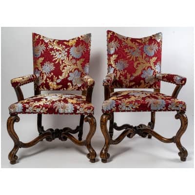 Pair of molded and carved walnut styling chairs Italy early XNUMXth century XVIIIth century