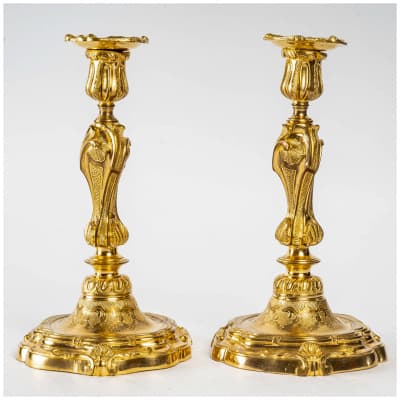 Henri Picard Paire de flambeaux en bronze ciselé et doré dans le style Louis XV vers 1850