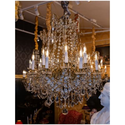 Lustre à 12 bras de lumières en bronze doré et cristal taillé par Baccarat vers 1850-1860