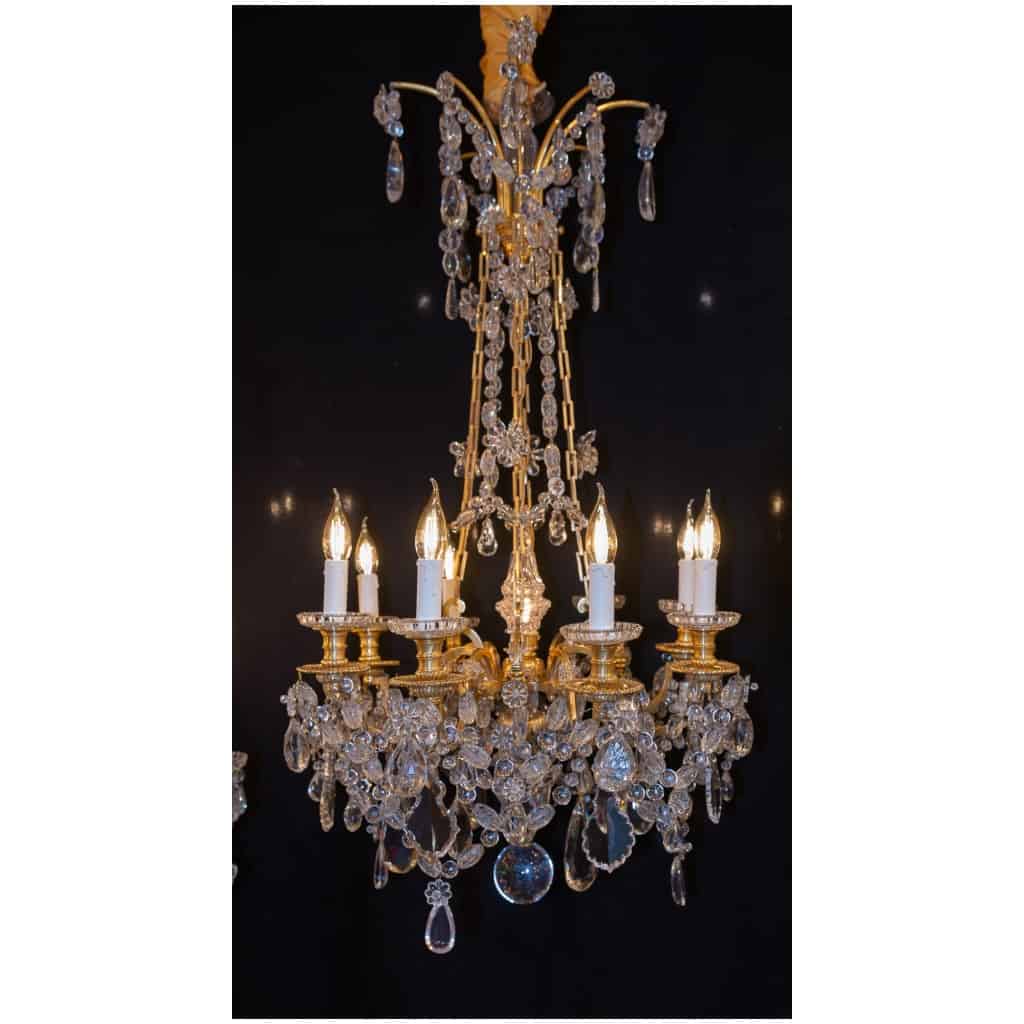 Lustre Marie-Antoinette de style Louis XVI en bronze ciselé et doré à décor de cristal signé Baccarat vers 1890 3