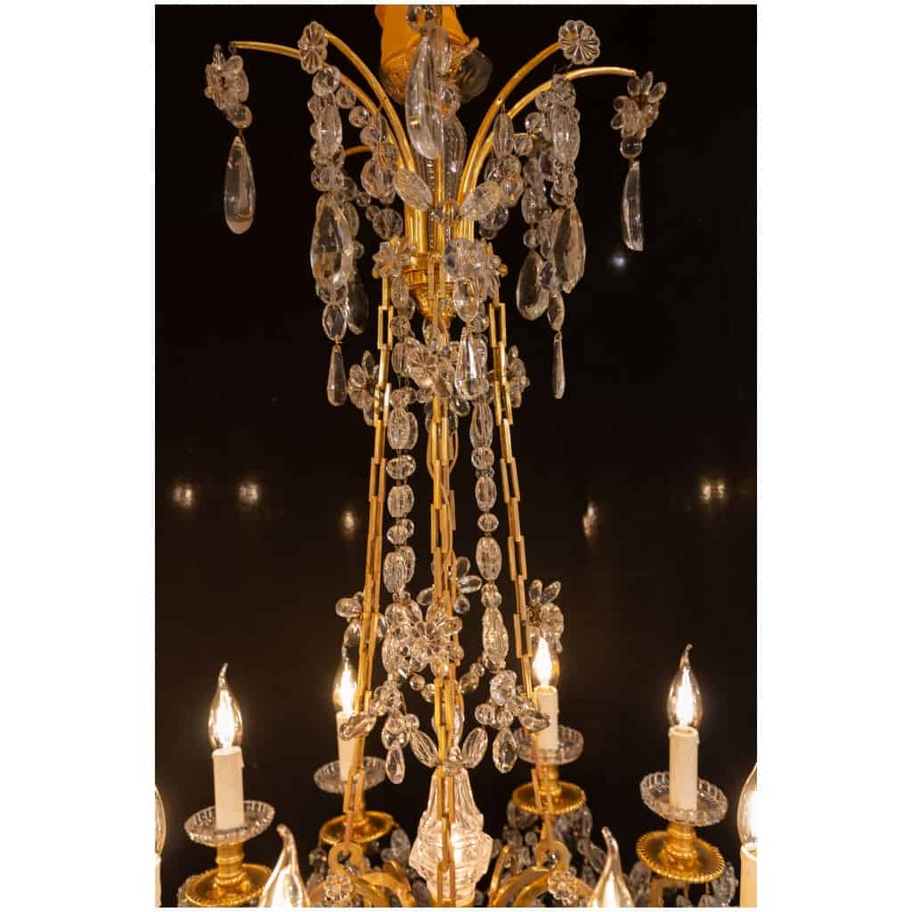 Lustre Marie-Antoinette de style Louis XVI en bronze ciselé et doré à décor de cristal signé Baccarat vers 1890 5