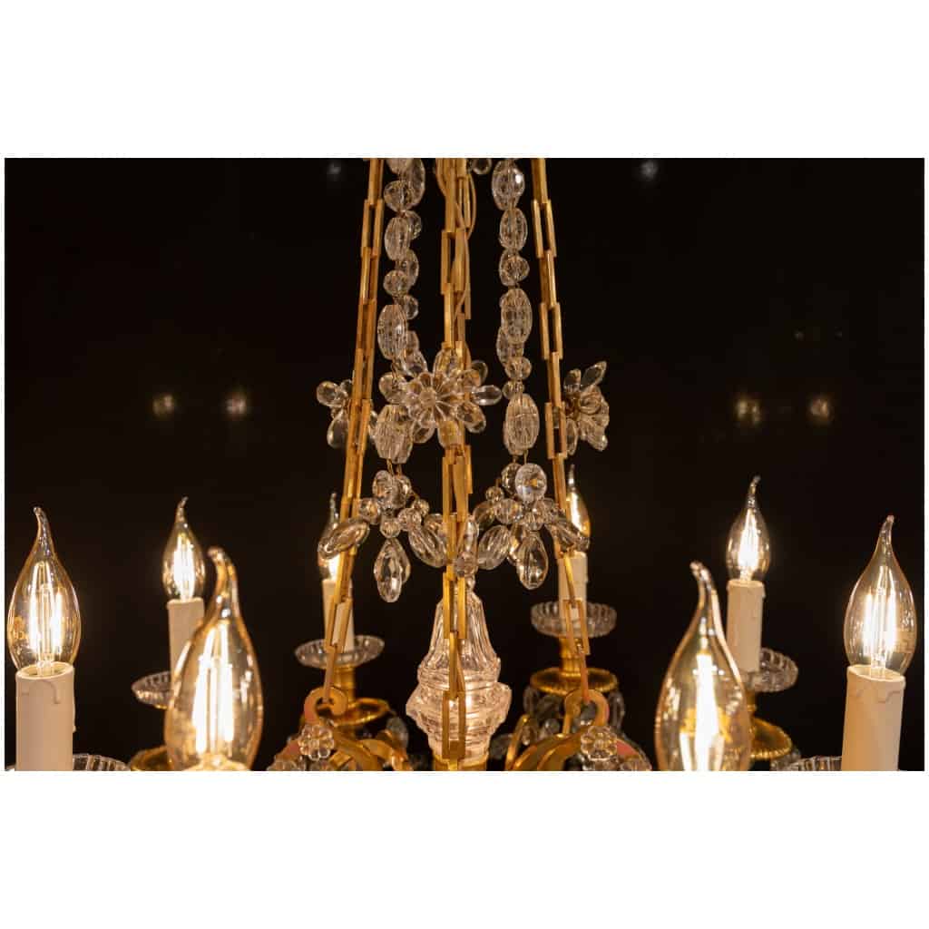 Lustre Marie-Antoinette de style Louis XVI en bronze ciselé et doré à décor de cristal signé Baccarat vers 1890 6