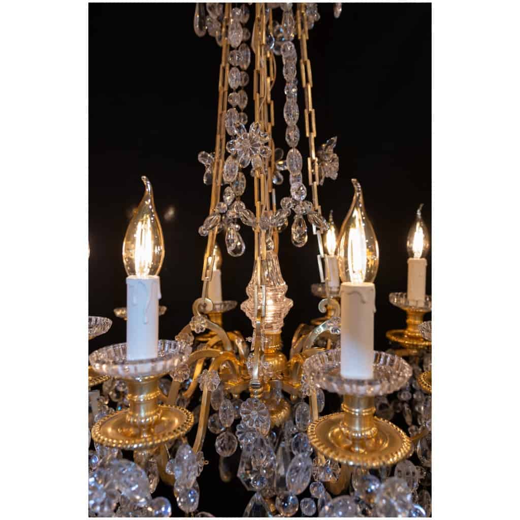 Lustre Marie-Antoinette de style Louis XVI en bronze ciselé et doré à décor de cristal signé Baccarat vers 1890 7
