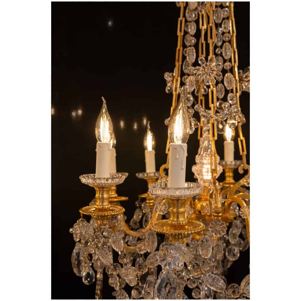 Lustre Marie-Antoinette de style Louis XVI en bronze ciselé et doré à décor de cristal signé Baccarat vers 1890 8